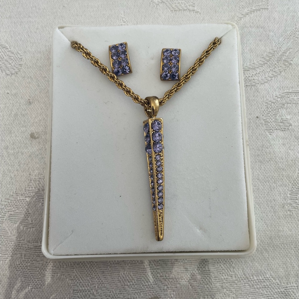 Costume jewelry necklace and earring set